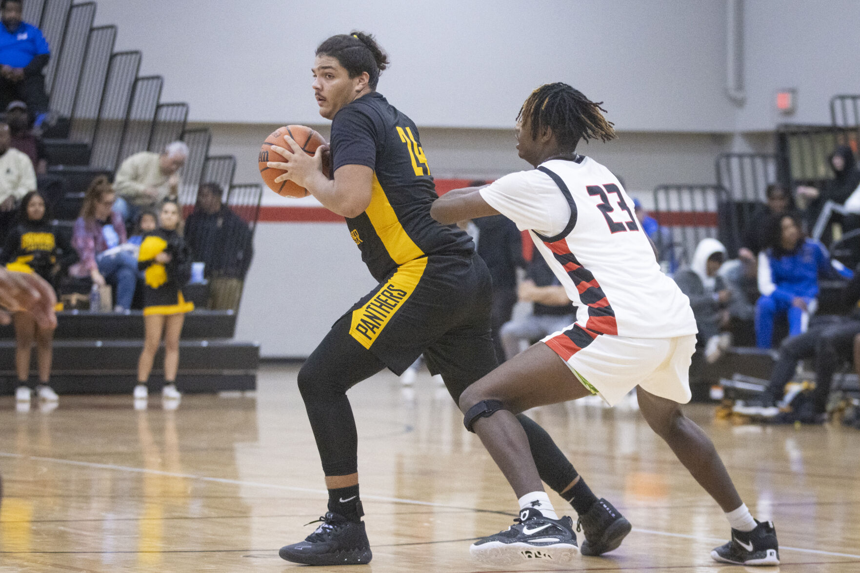112322-dec-spt-eisenhower-basketball_04.JPG